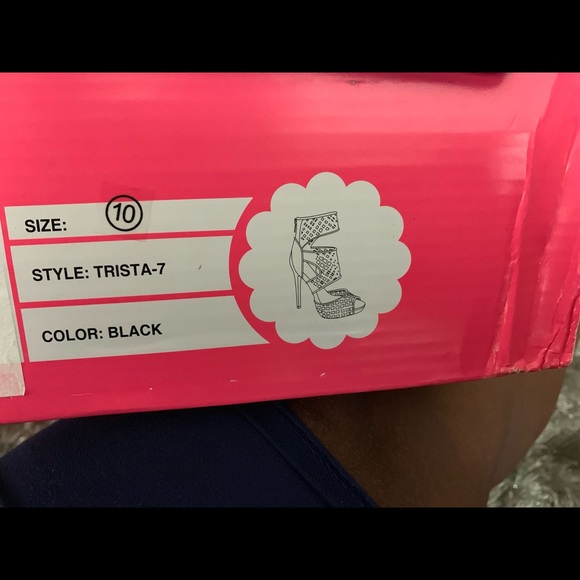 Sexy black open toe; zip-up heels - Picture 7 of 7